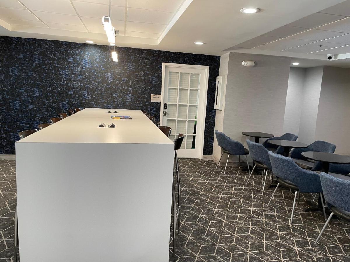 Clarion Pointe Charlottesville Exteriör bild